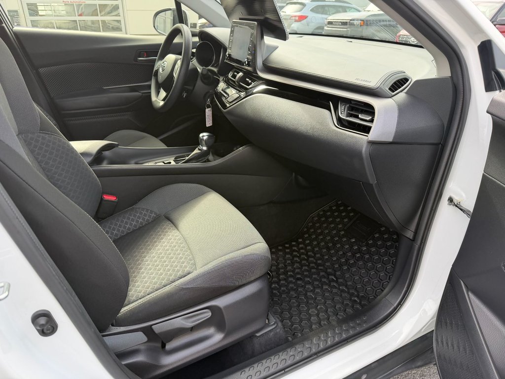 Toyota C-HR LE 2022 à Grand-Sault, Nouveau-Brunswick - 10 - w1024h768px