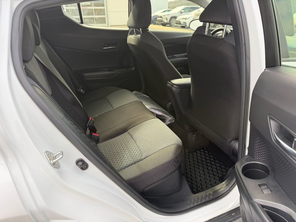 Toyota C-HR LE 2022 à Grand-Sault, Nouveau-Brunswick - 11 - w1024h768px