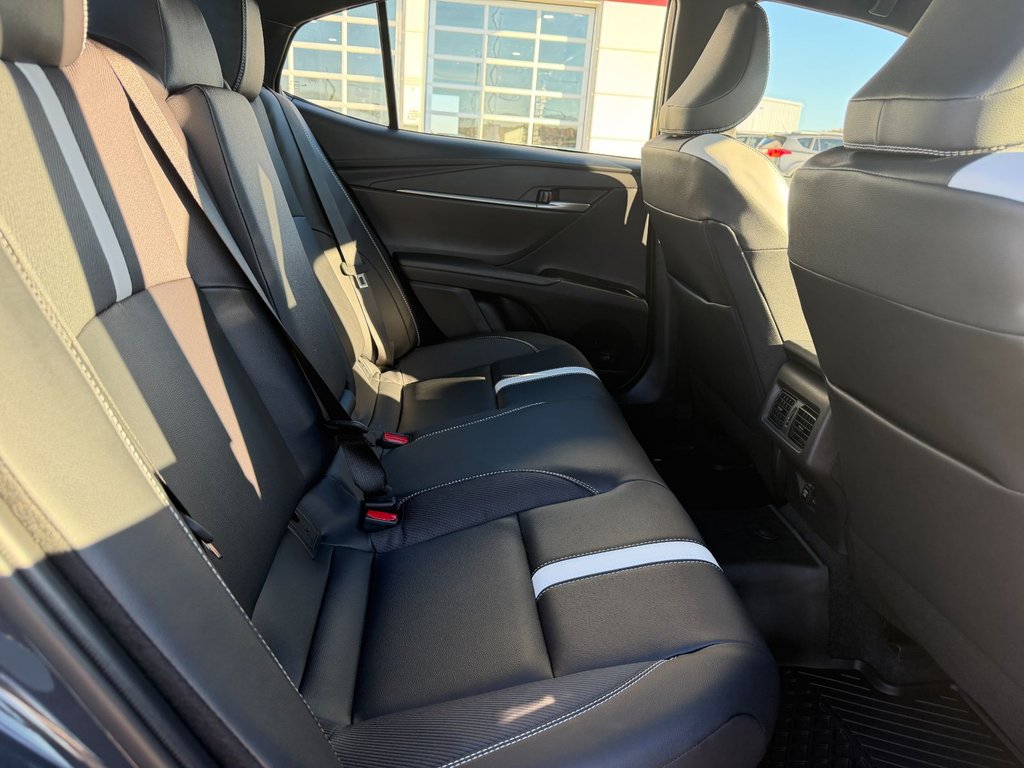 Toyota Camry Hybrid SE 2026 à Grand-Sault, Nouveau-Brunswick - 11 - w1024h768px