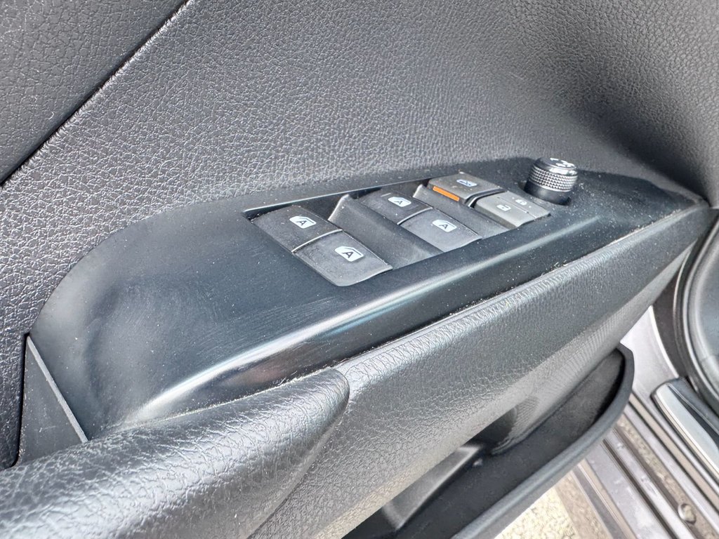 2019 Toyota Camry SE in Grand Falls, New Brunswick - 14 - w1024h768px