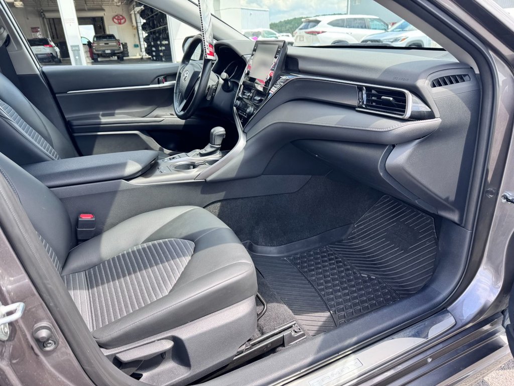 Toyota Camry SE UPGRADE AWD 2023 à Grand-Sault, Nouveau-Brunswick - 10 - w1024h768px