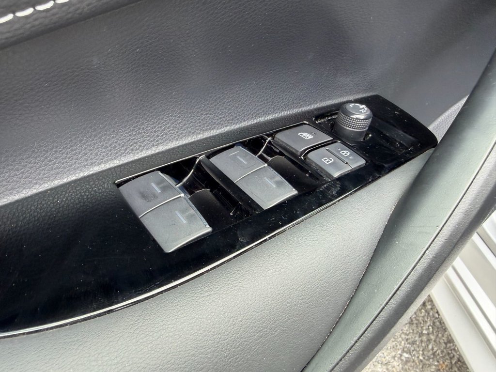 2022 Toyota Corolla Hatchback SE in Grand Falls, New Brunswick - 15 - w1024h768px