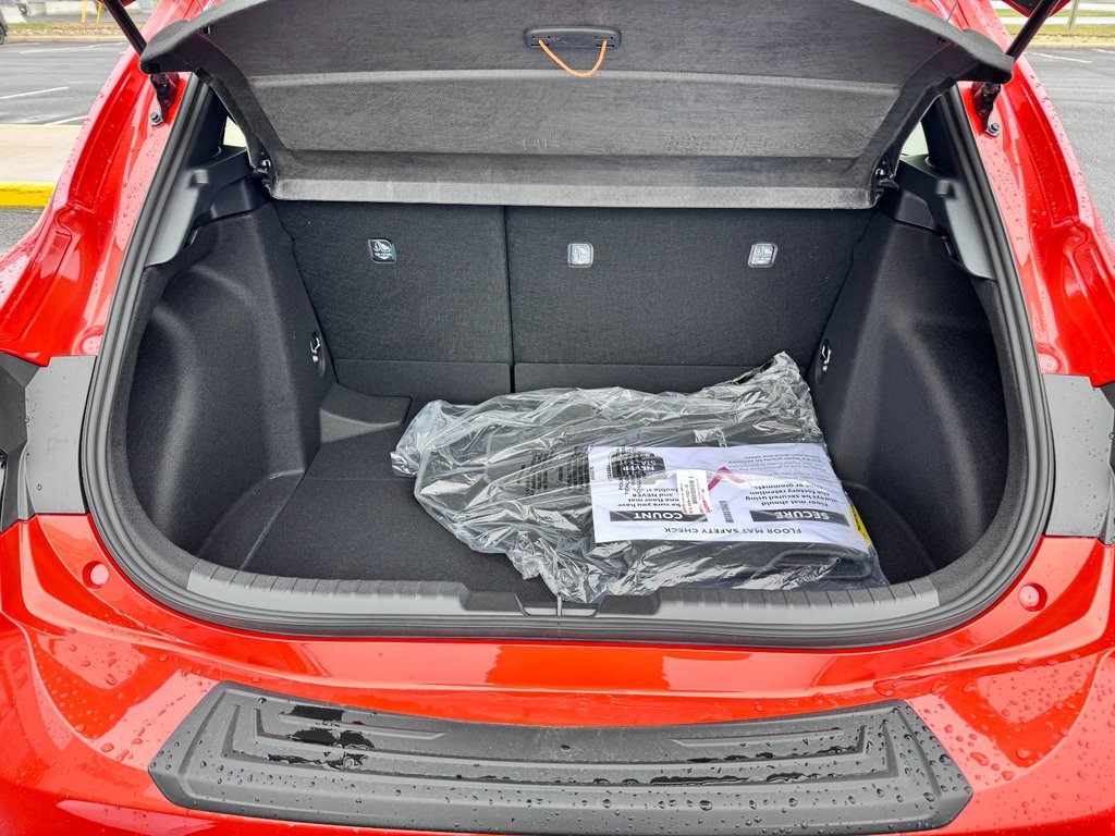 Toyota Corolla Hatchback SE UPGRADE 2025 à Grand-Sault, Nouveau-Brunswick - 12 - w1024h768px