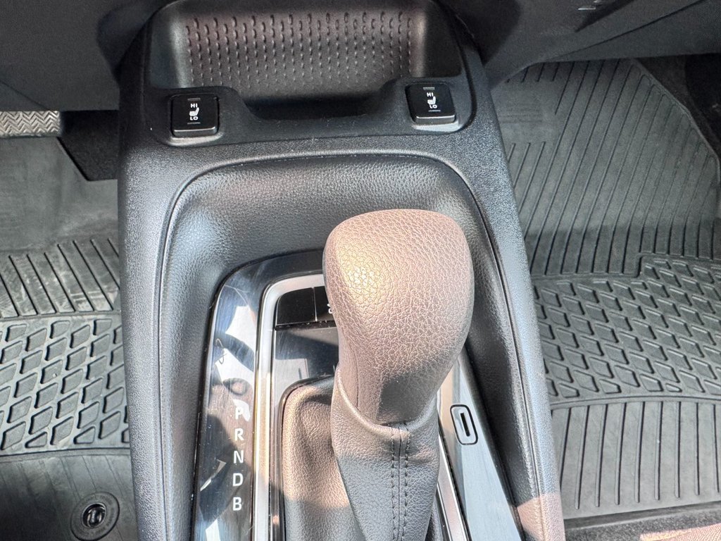 2020 Toyota Corolla LE in Grand Falls, New Brunswick - 17 - w1024h768px