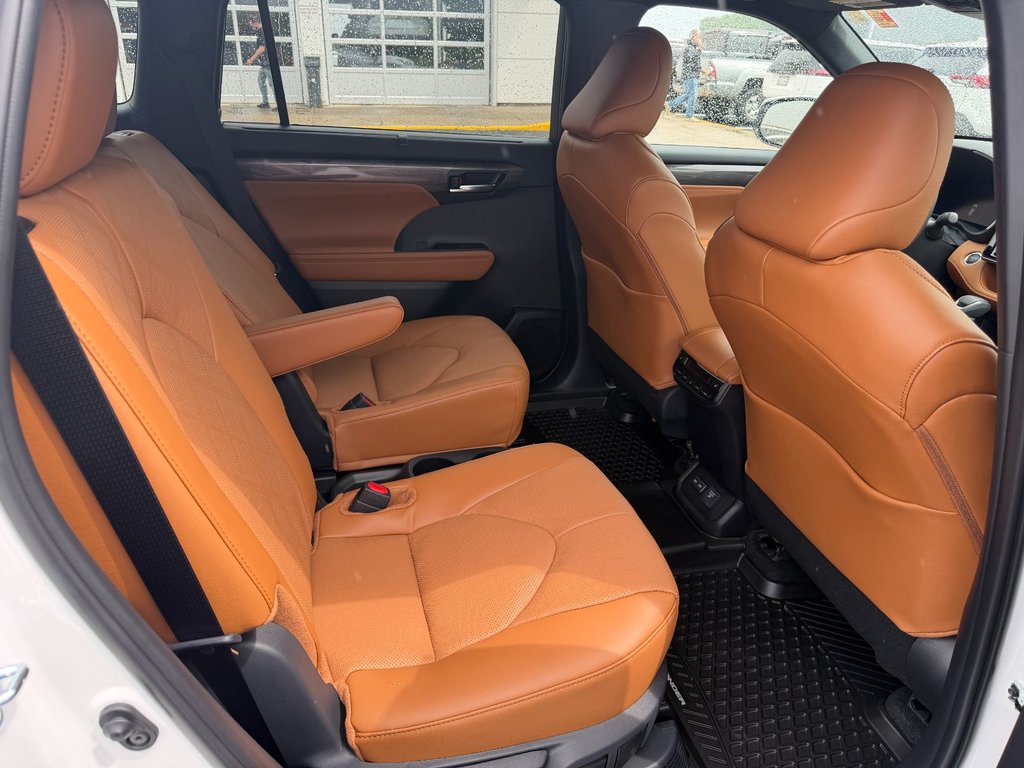 2026 Toyota Highlander Hybrid PLATINUM in Grand Falls, New Brunswick - 11 - w1024h768px