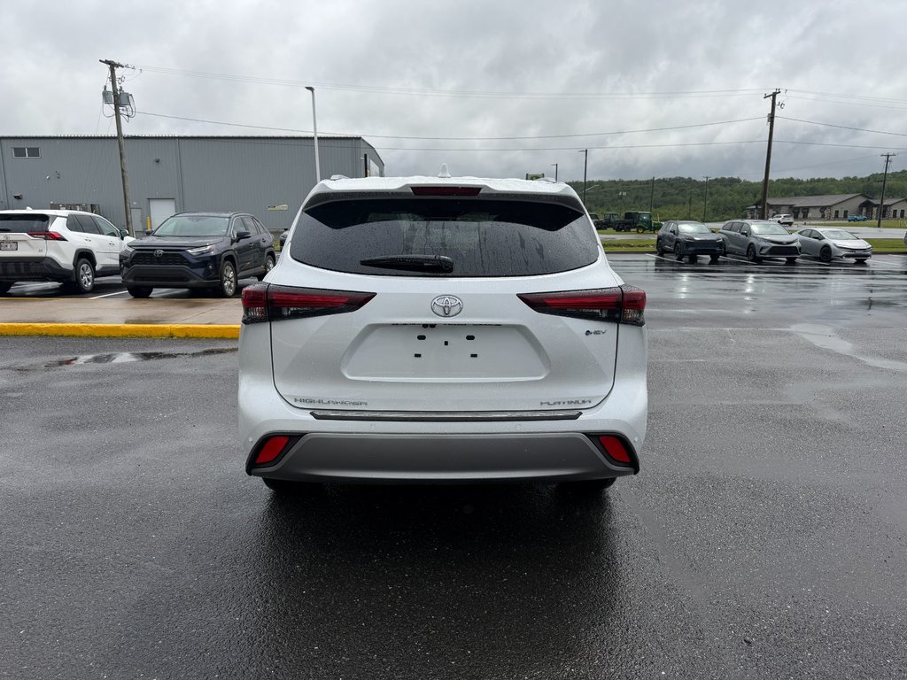 2026 Toyota Highlander Hybrid PLATINUM in Grand Falls, New Brunswick - 4 - w1024h768px