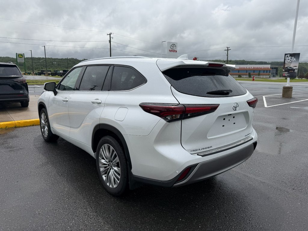 2026 Toyota Highlander Hybrid PLATINUM in Grand Falls, New Brunswick - 5 - w1024h768px