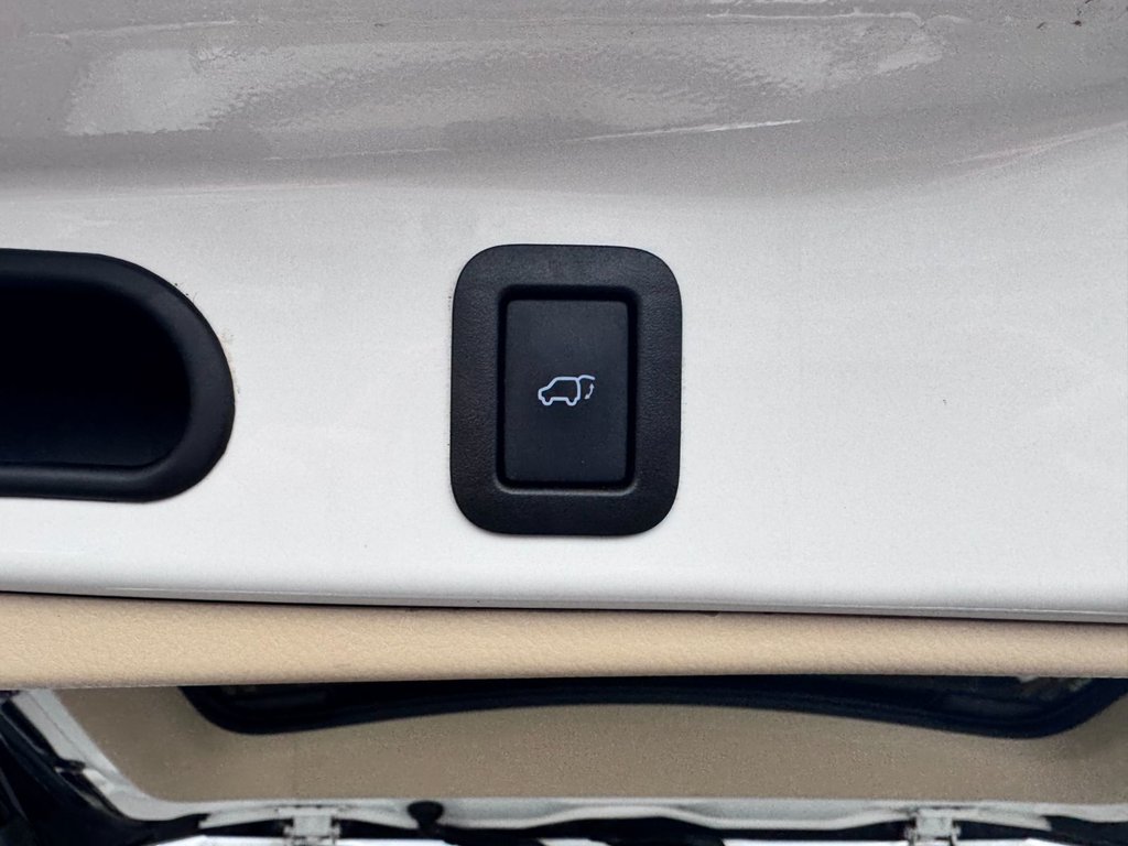 2016 Toyota Highlander XLE in Grand Falls, New Brunswick - 16 - w1024h768px