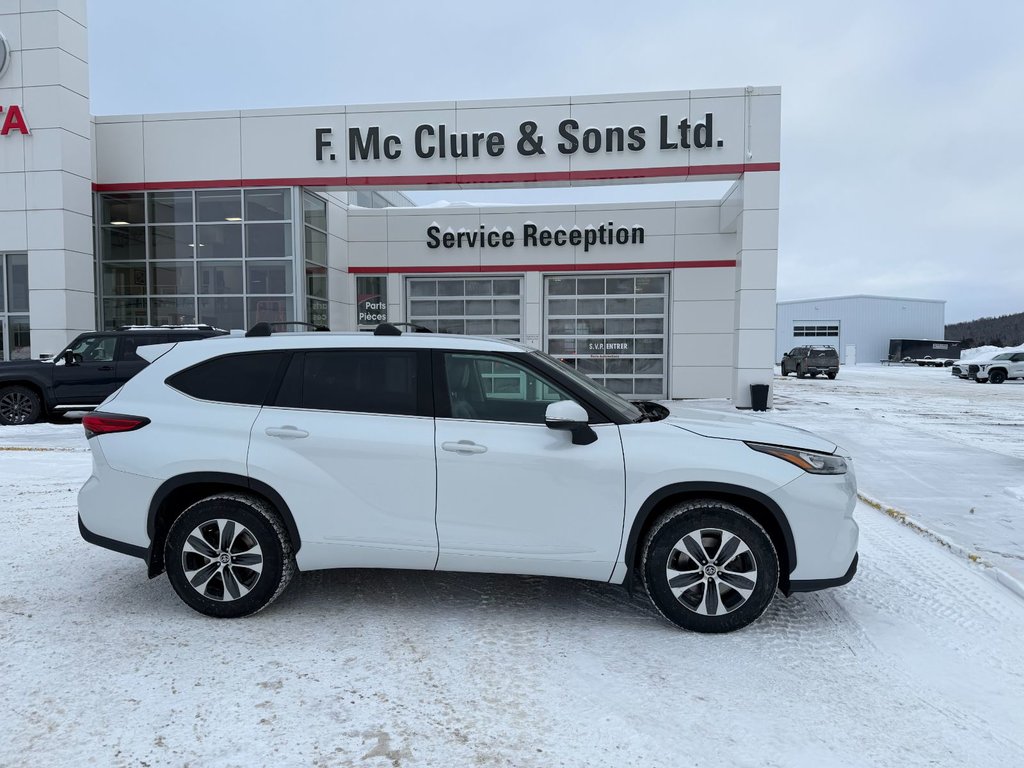 2022 Toyota Highlander XLE in Grand Falls, New Brunswick - 2 - w1024h768px