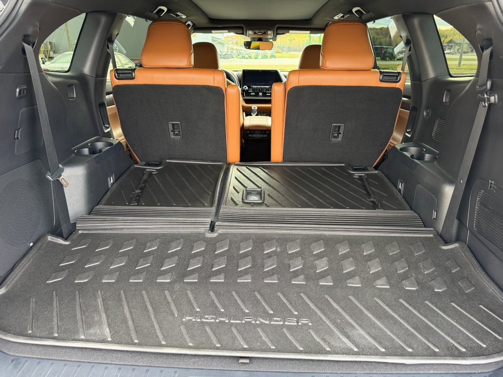2022 Toyota Highlander Limited in Grand Falls, New Brunswick - 14 - w1024h768px