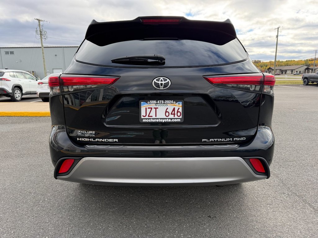 2022 Toyota Highlander Limited in Grand Falls, New Brunswick - 4 - w1024h768px