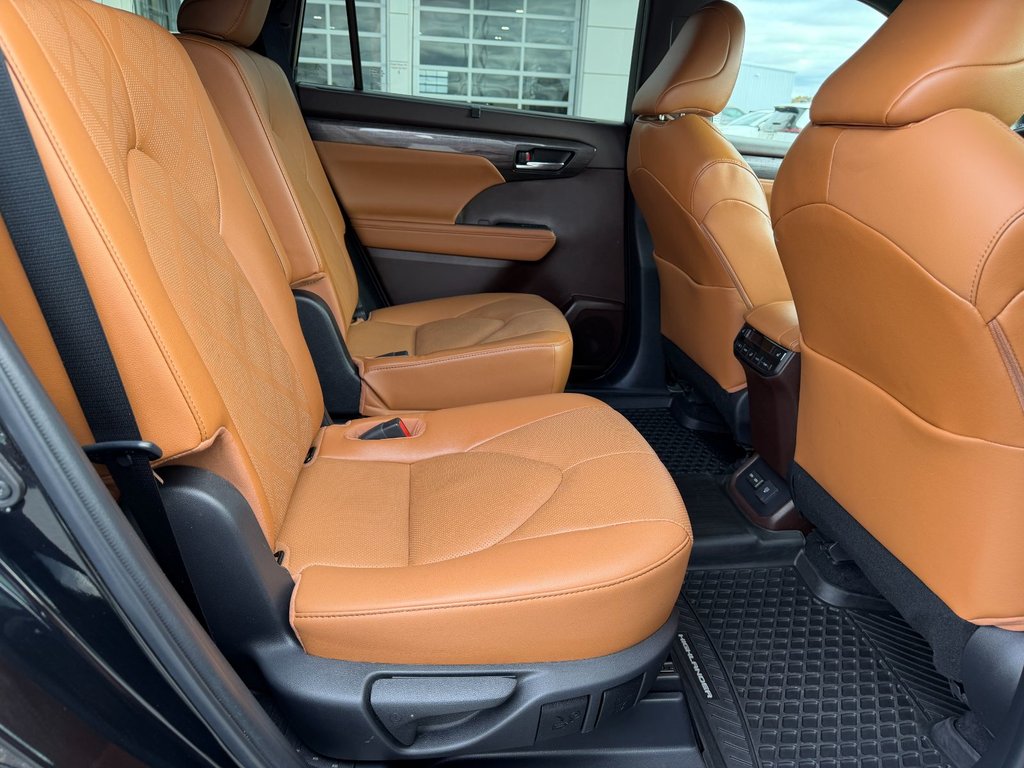 2022 Toyota Highlander Limited in Grand Falls, New Brunswick - 11 - w1024h768px