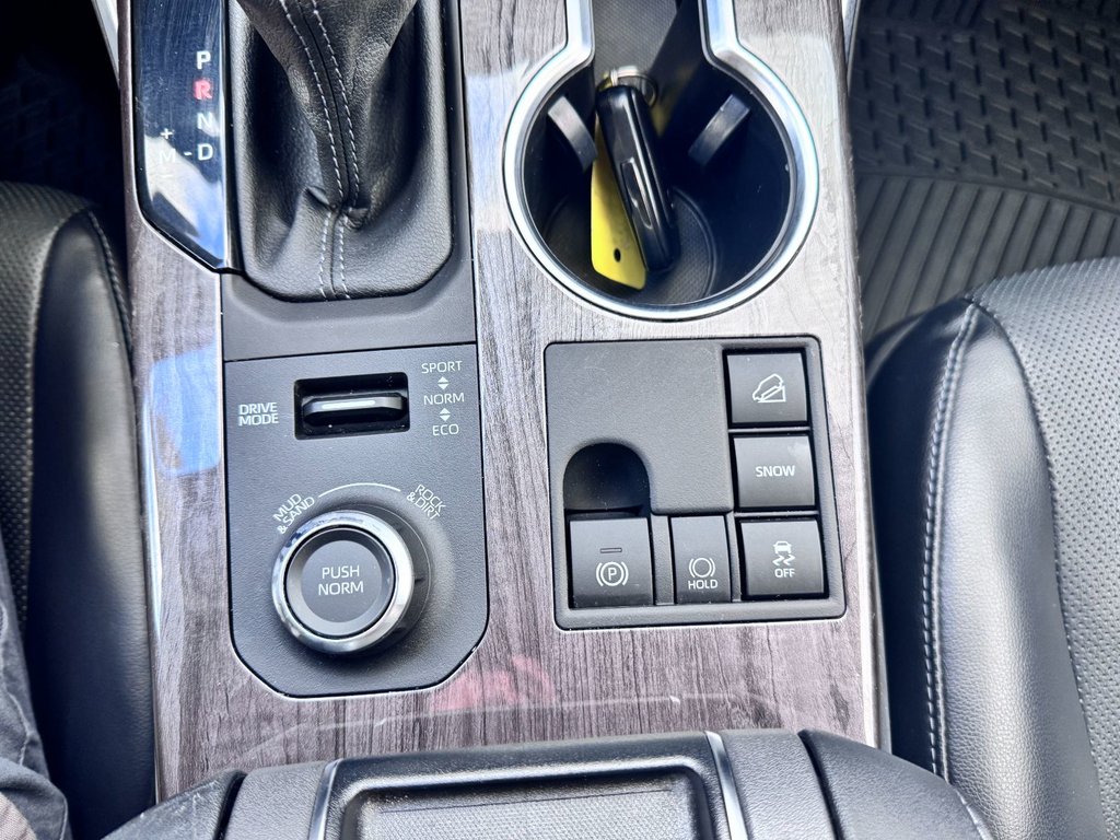 2023 Toyota Highlander PLATINUM in Grand Falls, New Brunswick - 22 - w1024h768px