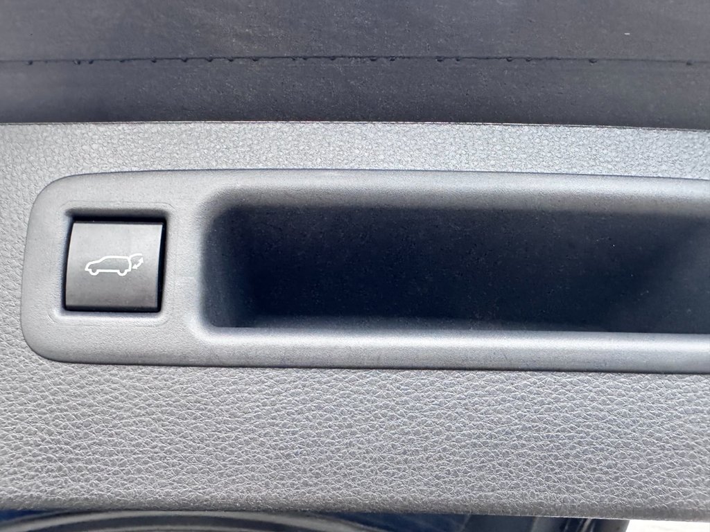 2023 Toyota Highlander PLATINUM in Grand Falls, New Brunswick - 14 - w1024h768px