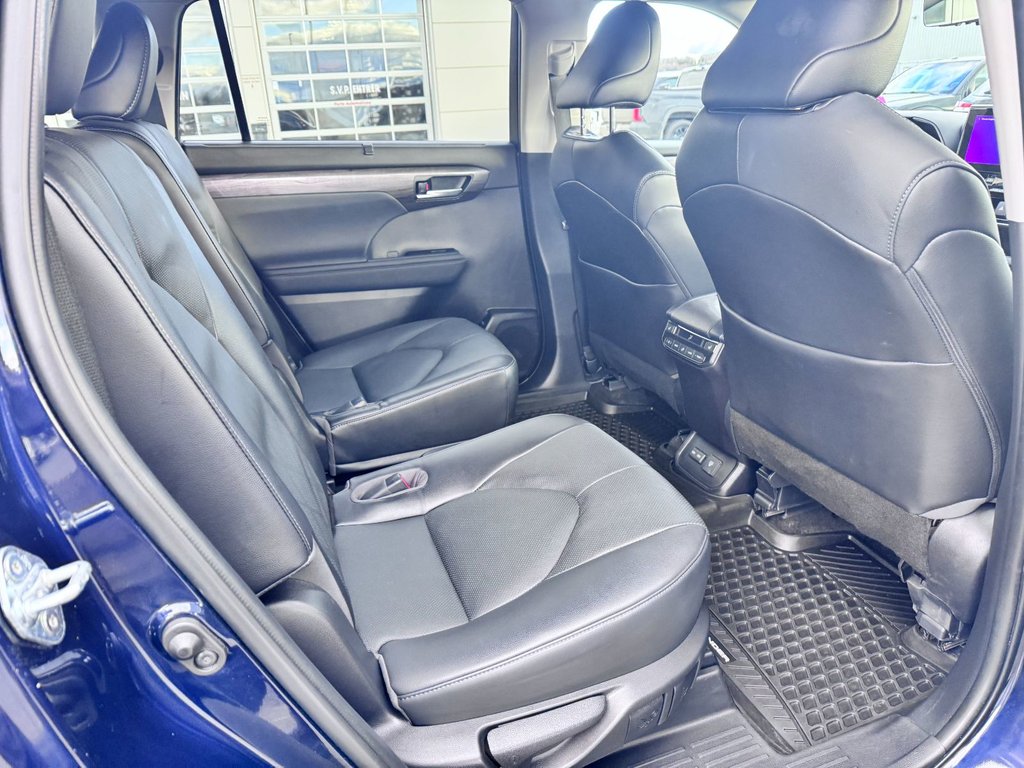 2023 Toyota Highlander PLATINUM in Grand Falls, New Brunswick - 11 - w1024h768px