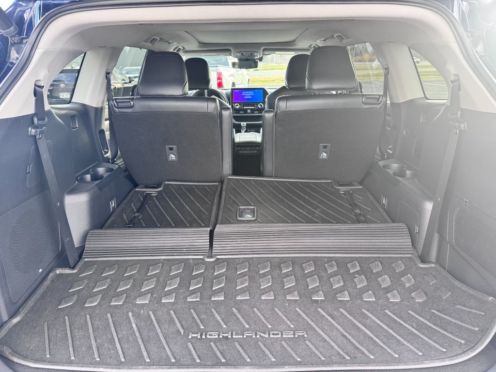 2023 Toyota Highlander PLATINUM in Grand Falls, New Brunswick - 13 - w1024h768px