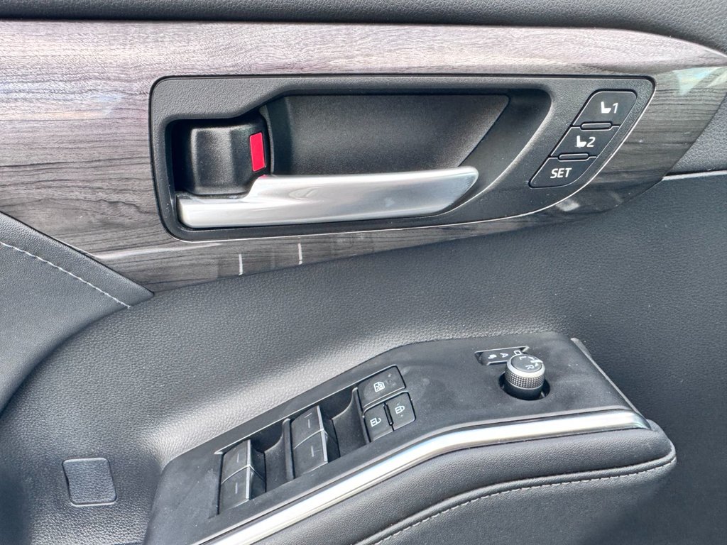2023 Toyota Highlander PLATINUM in Grand Falls, New Brunswick - 17 - w1024h768px