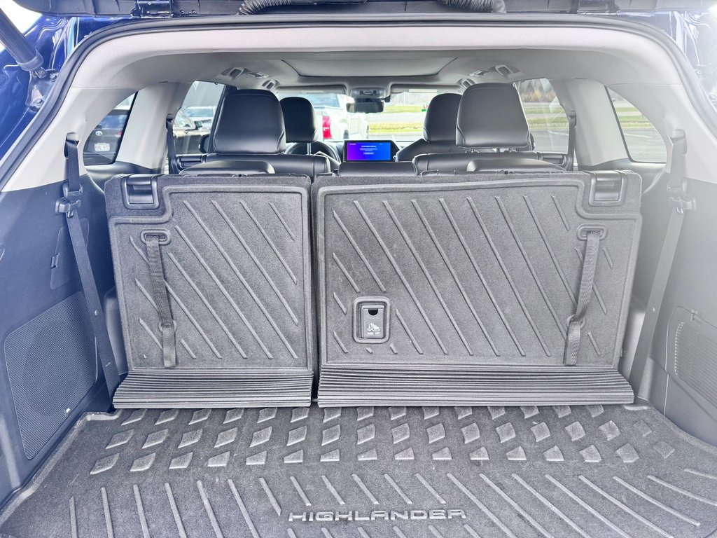 2023 Toyota Highlander PLATINUM in Grand Falls, New Brunswick - 12 - w1024h768px