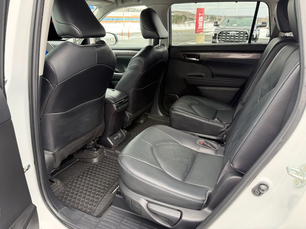 2023 Toyota Highlander Platinum in Grand Falls, New Brunswick - 15 - w1024h768px