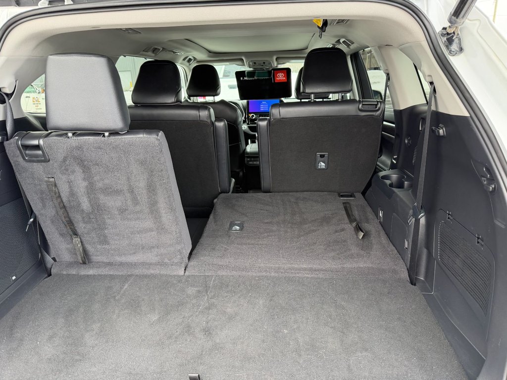 2023 Toyota Highlander Platinum in Grand Falls, New Brunswick - 13 - w1024h768px
