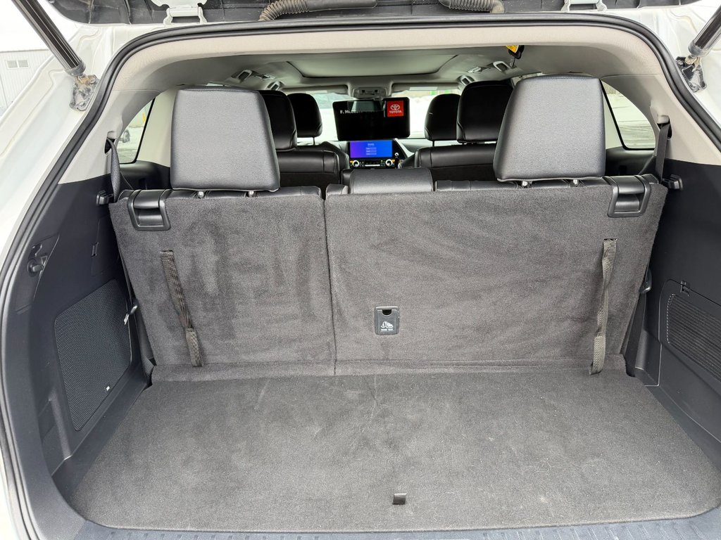 2023 Toyota Highlander Platinum in Grand Falls, New Brunswick - 12 - w1024h768px