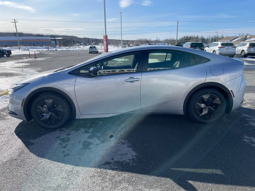Toyota Prius Plug-In Hybrid SE 2026 à Grand-Sault, Nouveau-Brunswick - 6 - w1024h768px
