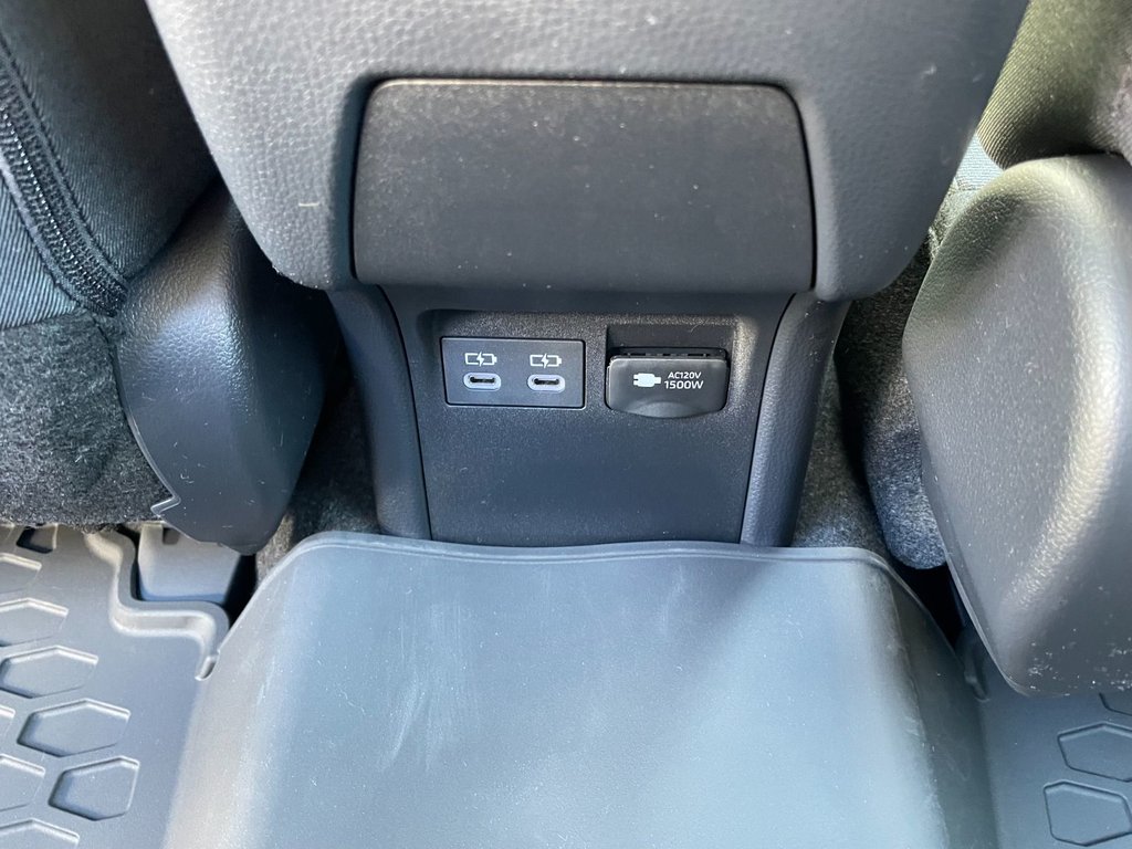 Toyota Prius Plug-In Hybrid SE 2026 à Grand-Sault, Nouveau-Brunswick - 14 - w1024h768px