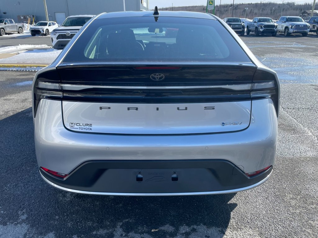 Toyota Prius Plug-In Hybrid SE 2026 à Grand-Sault, Nouveau-Brunswick - 4 - w1024h768px