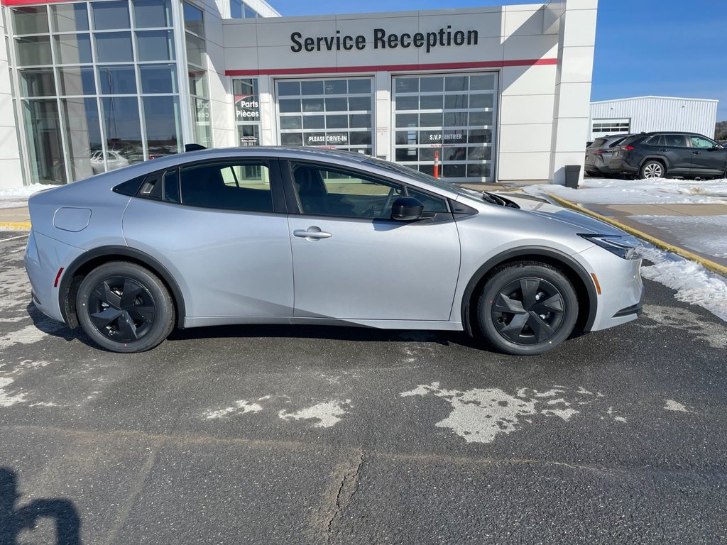 Toyota Prius Plug-In Hybrid SE 2026 à Grand-Sault, Nouveau-Brunswick - 2 - w1024h768px