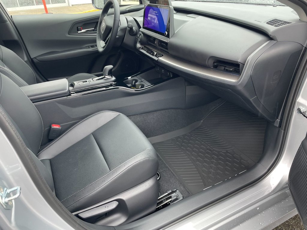 Toyota Prius LIMITED AWD 2026 à Grand-Sault, Nouveau-Brunswick - 10 - w1024h768px