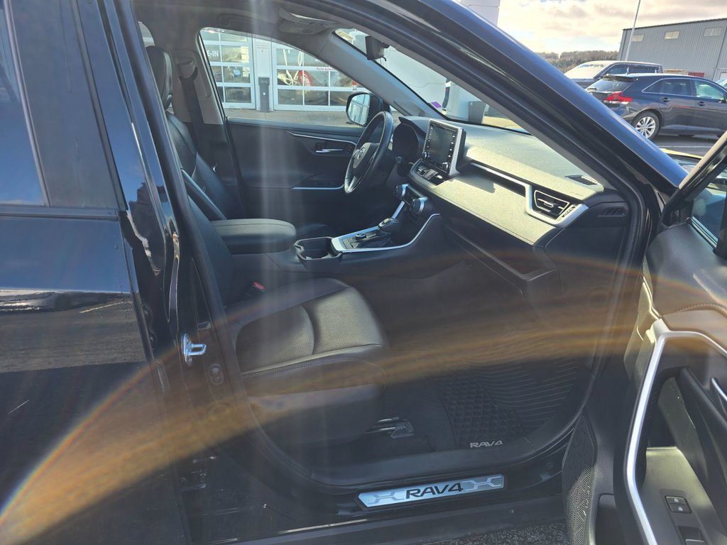 Toyota RAV4 Hybrid LIMITED 2021 à Grand-Sault, Nouveau-Brunswick - 11 - w1024h768px