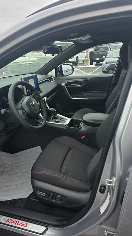 Toyota RAV4 Plug-In Hybrid SE 2025 à Grand-Sault, Nouveau-Brunswick - 13 - w1024h768px