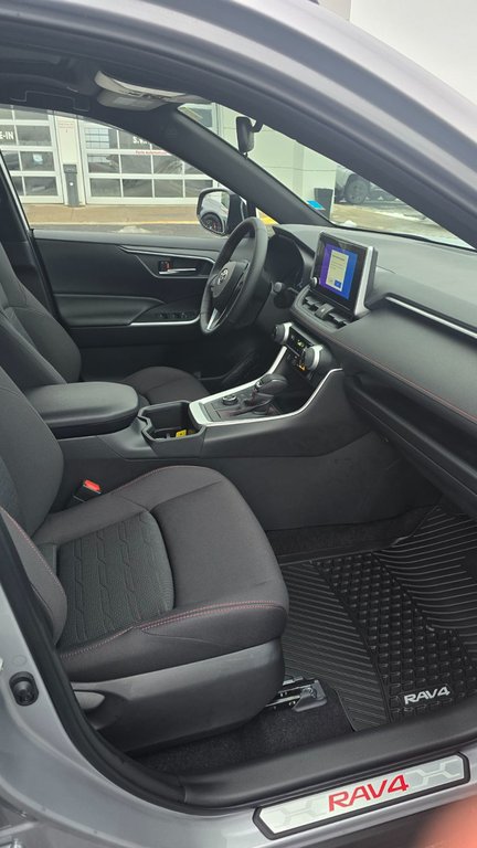 Toyota RAV4 Plug-In Hybrid SE 2025 à Grand-Sault, Nouveau-Brunswick - 10 - w1024h768px