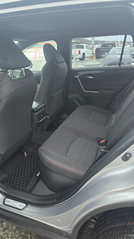 Toyota RAV4 Plug-In Hybrid SE 2025 à Grand-Sault, Nouveau-Brunswick - 12 - w1024h768px