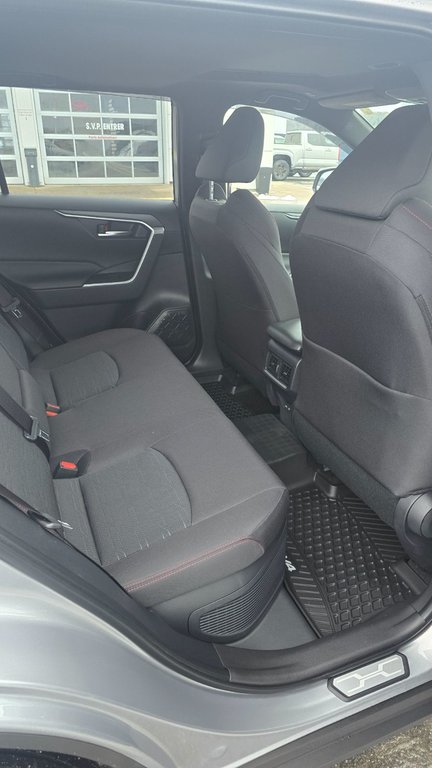 Toyota RAV4 Plug-In Hybrid SE 2025 à Grand-Sault, Nouveau-Brunswick - 11 - w1024h768px