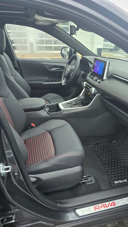 Toyota RAV4 Plug-In Hybrid XSE 2025 à Grand-Sault, Nouveau-Brunswick - 10 - w1024h768px