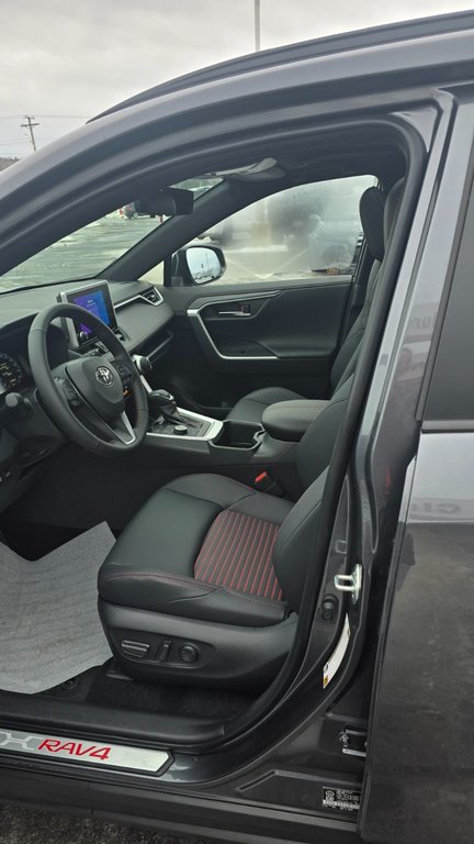 Toyota RAV4 Plug-In Hybrid XSE 2025 à Grand-Sault, Nouveau-Brunswick - 13 - w1024h768px