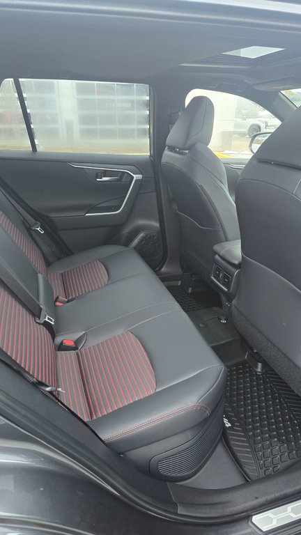 Toyota RAV4 Plug-In Hybrid XSE 2025 à Grand-Sault, Nouveau-Brunswick - 11 - w1024h768px