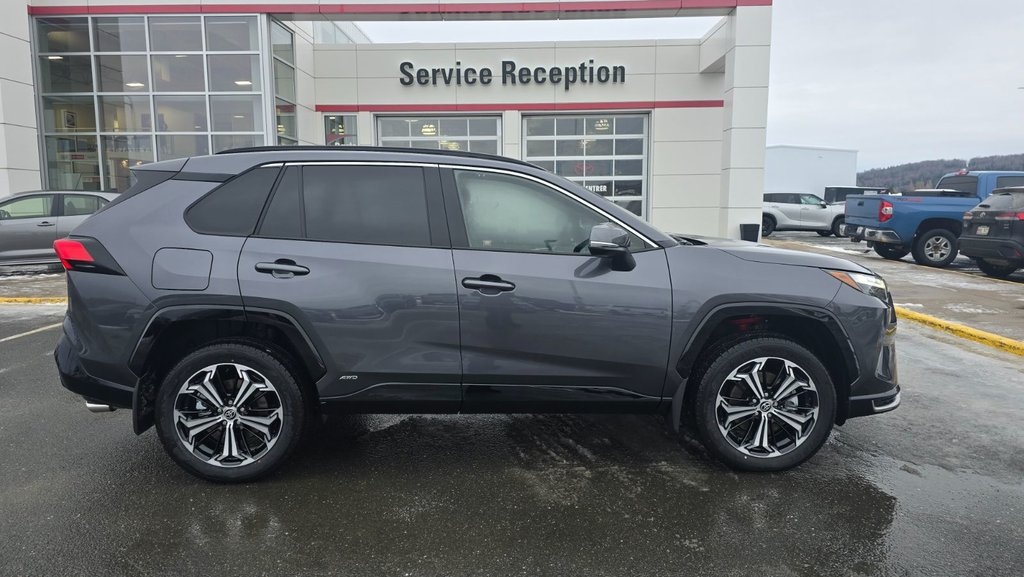 Toyota RAV4 Plug-In Hybrid XSE 2025 à Grand-Sault, Nouveau-Brunswick - 3 - w1024h768px
