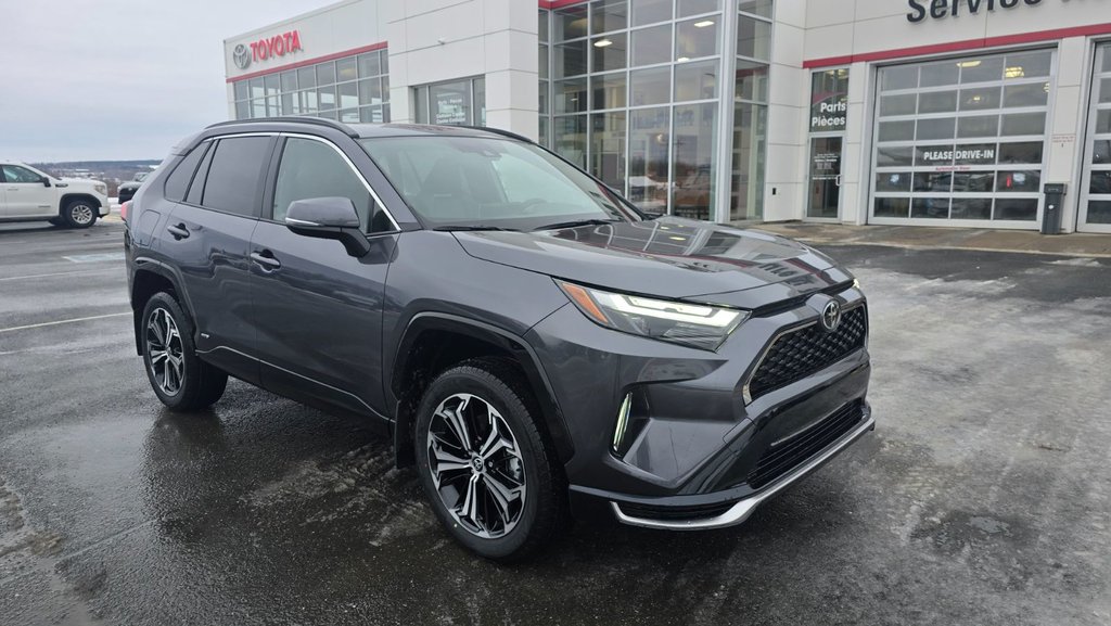 Toyota RAV4 Plug-In Hybrid XSE 2025 à Grand-Sault, Nouveau-Brunswick - 2 - w1024h768px