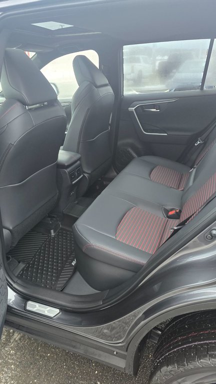 Toyota RAV4 Plug-In Hybrid XSE 2025 à Grand-Sault, Nouveau-Brunswick - 12 - w1024h768px