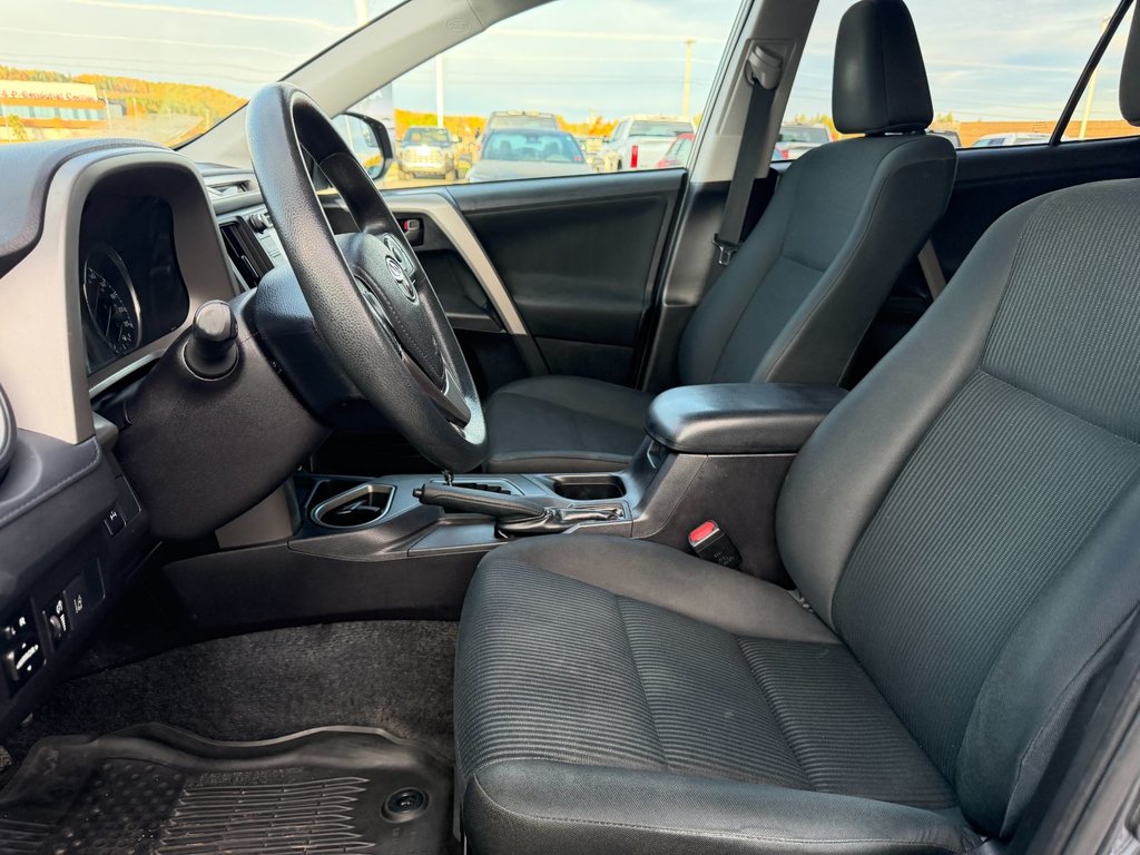 Toyota RAV4 LE AWD 2018 à Grand-Sault, Nouveau-Brunswick - 14 - w1024h768px