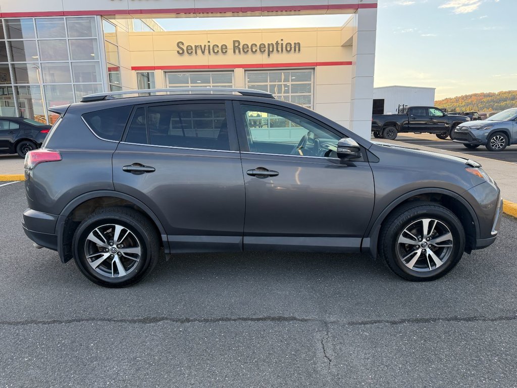 Toyota RAV4 LE AWD 2018 à Grand-Sault, Nouveau-Brunswick - 2 - w1024h768px