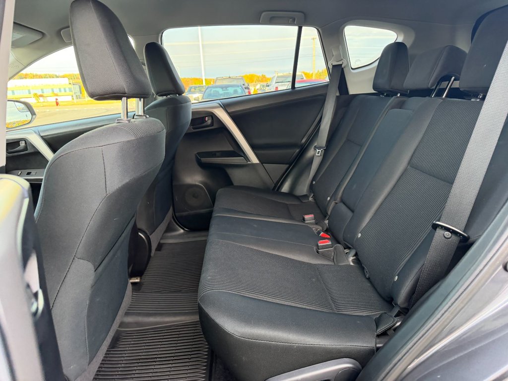 Toyota RAV4 LE AWD 2018 à Grand-Sault, Nouveau-Brunswick - 13 - w1024h768px