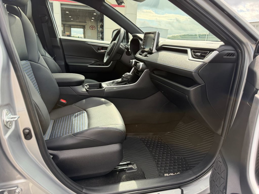 Toyota RAV4 Hybrid XSE 2021 à Grand-Sault, Nouveau-Brunswick - 10 - w1024h768px