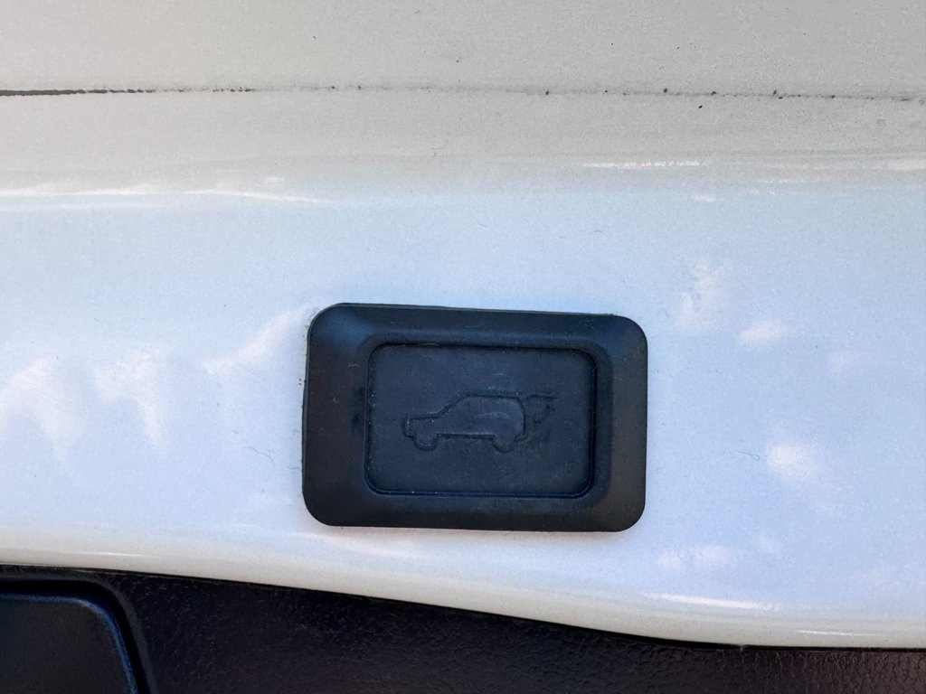 Toyota RAV4 Hybrid SE 2022 à Grand-Sault, Nouveau-Brunswick - 14 - w1024h768px