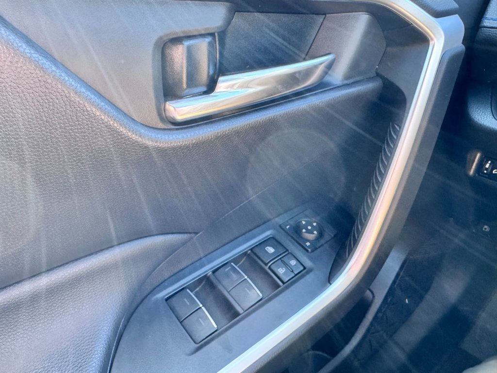 Toyota RAV4 Hybrid SE 2022 à Grand-Sault, Nouveau-Brunswick - 19 - w1024h768px