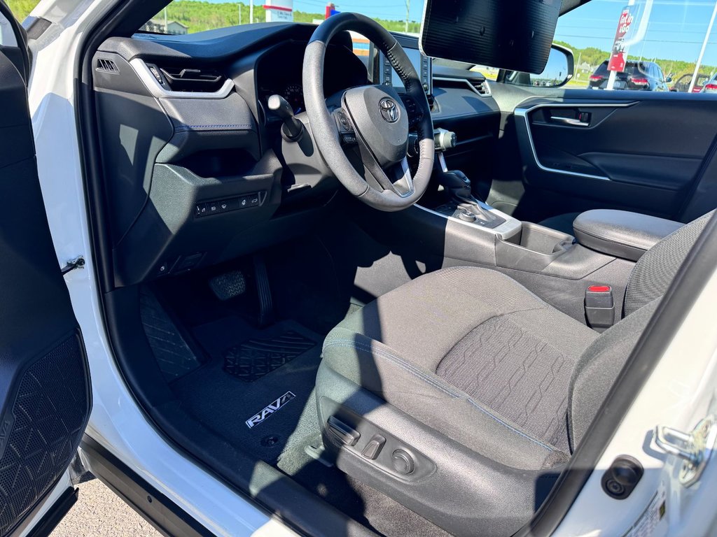 Toyota RAV4 Hybrid SE 2022 à Grand-Sault, Nouveau-Brunswick - 16 - w1024h768px
