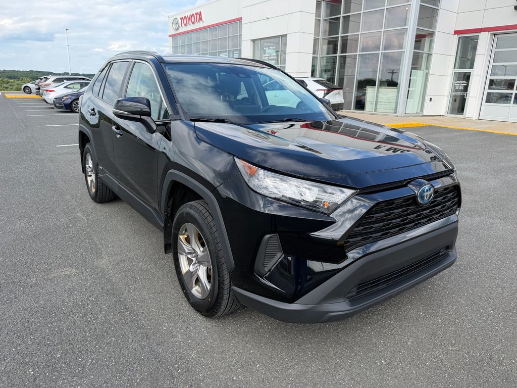 Toyota RAV4 Hybrid LE 2022 à Grand-Sault, Nouveau-Brunswick - 8 - w1024h768px