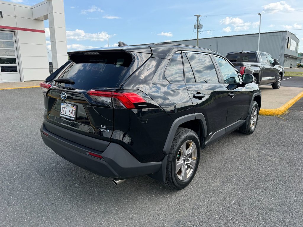 Toyota RAV4 Hybrid LE 2022 à Grand-Sault, Nouveau-Brunswick - 3 - w1024h768px